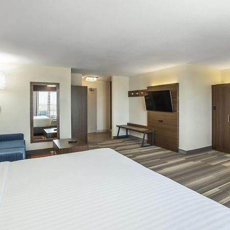 Holiday Inn Express & Suites Medicine Hat, An Ihg Hotel מראה חיצוני תמונה