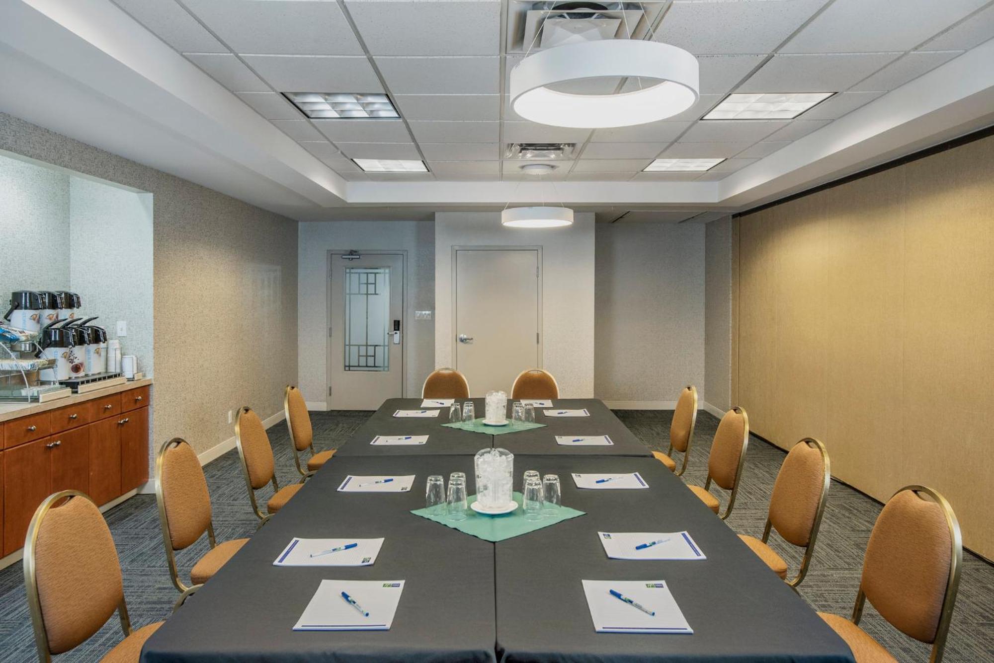 Holiday Inn Express & Suites Medicine Hat By Ihg מראה חיצוני תמונה