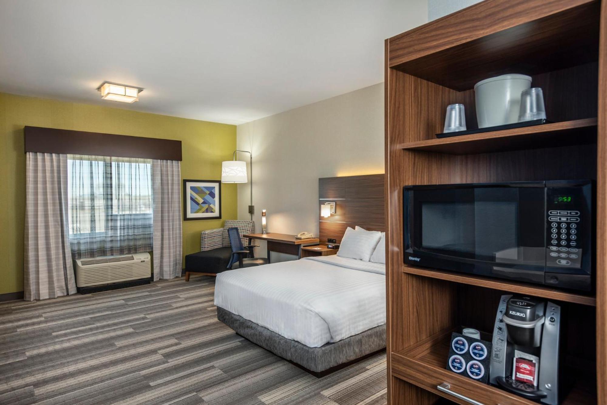 Holiday Inn Express & Suites Medicine Hat, An Ihg Hotel מראה חיצוני תמונה