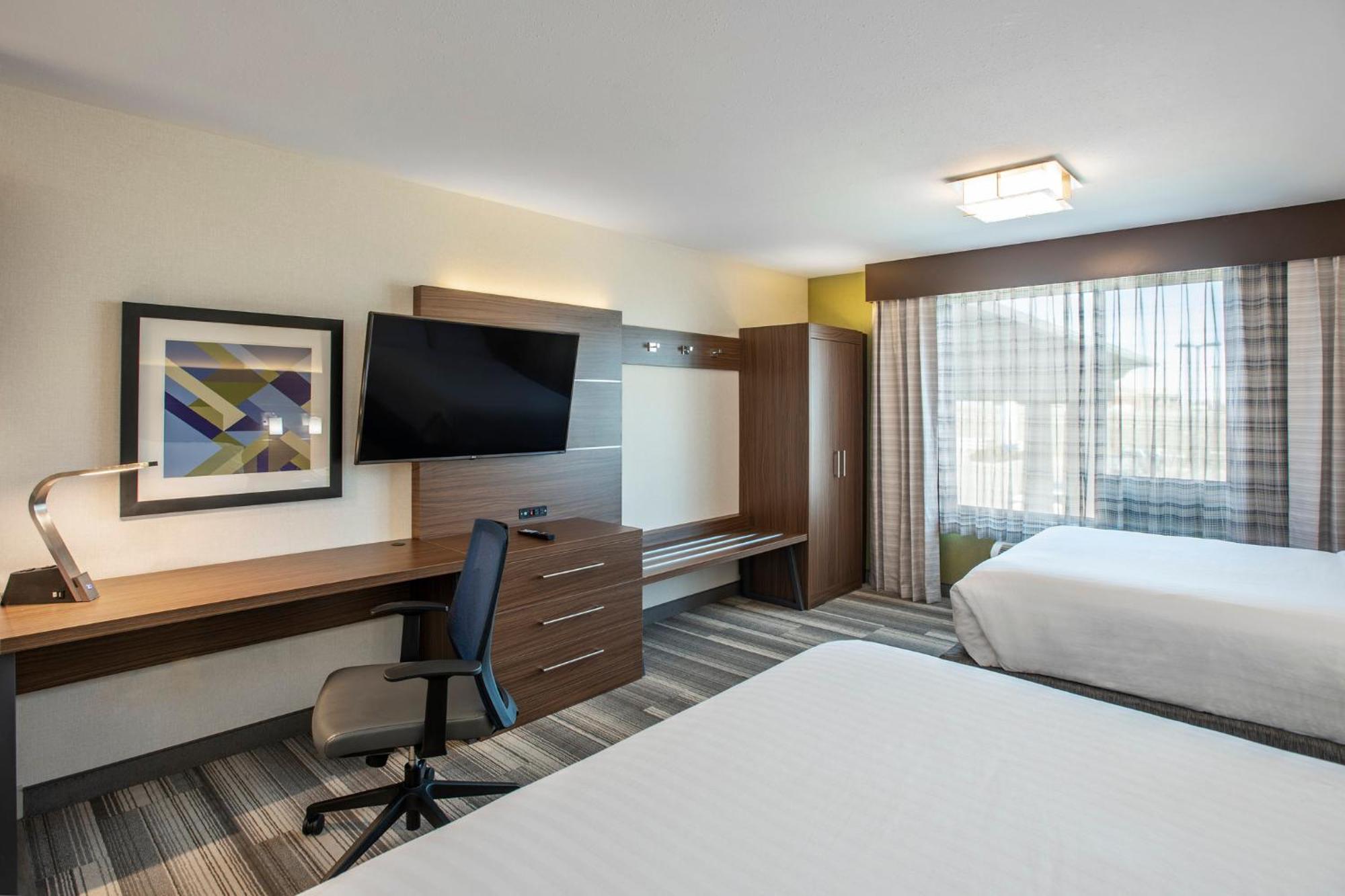 Holiday Inn Express & Suites Medicine Hat, An Ihg Hotel מראה חיצוני תמונה