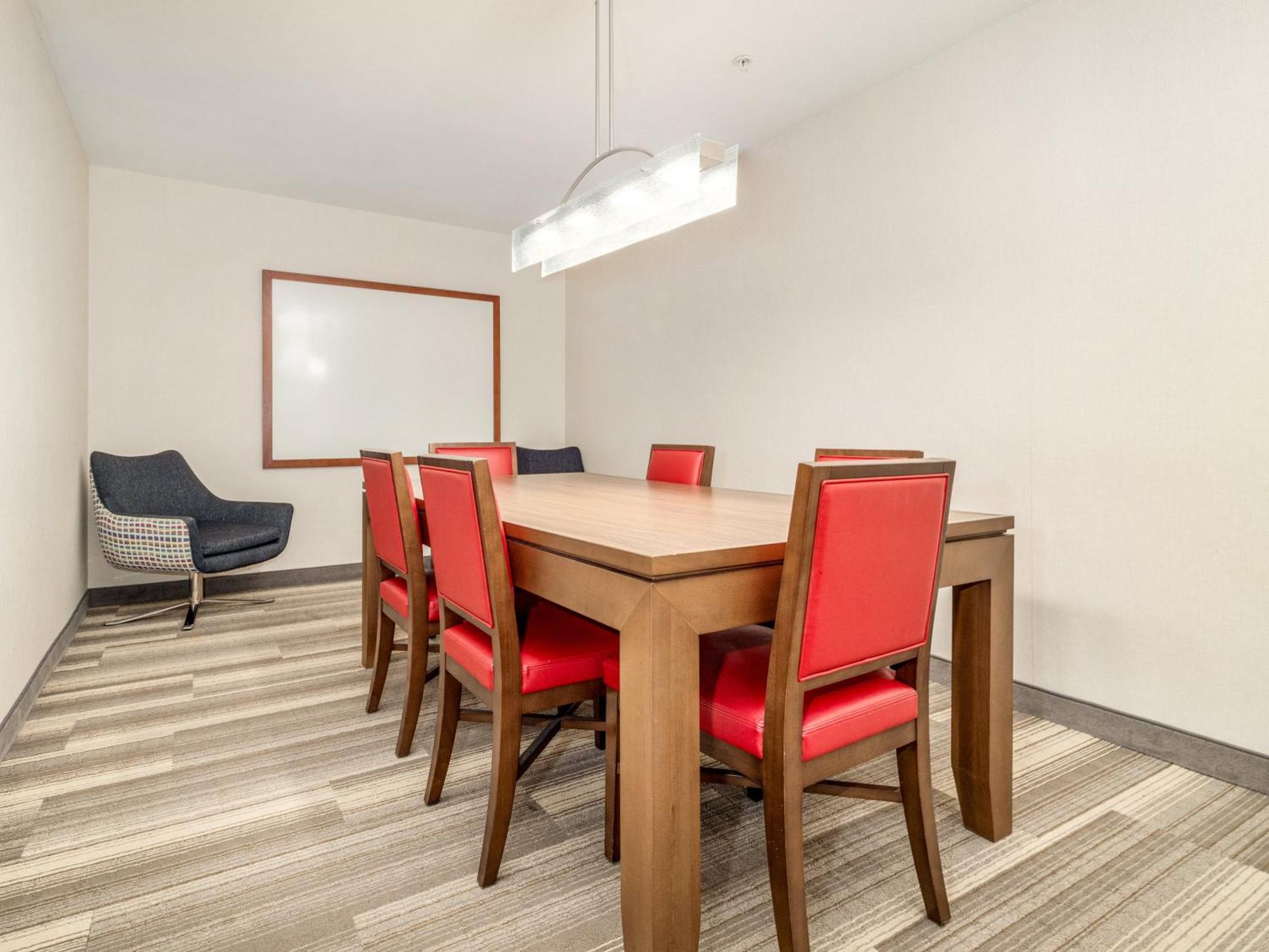 Holiday Inn Express & Suites Medicine Hat By Ihg מראה חיצוני תמונה