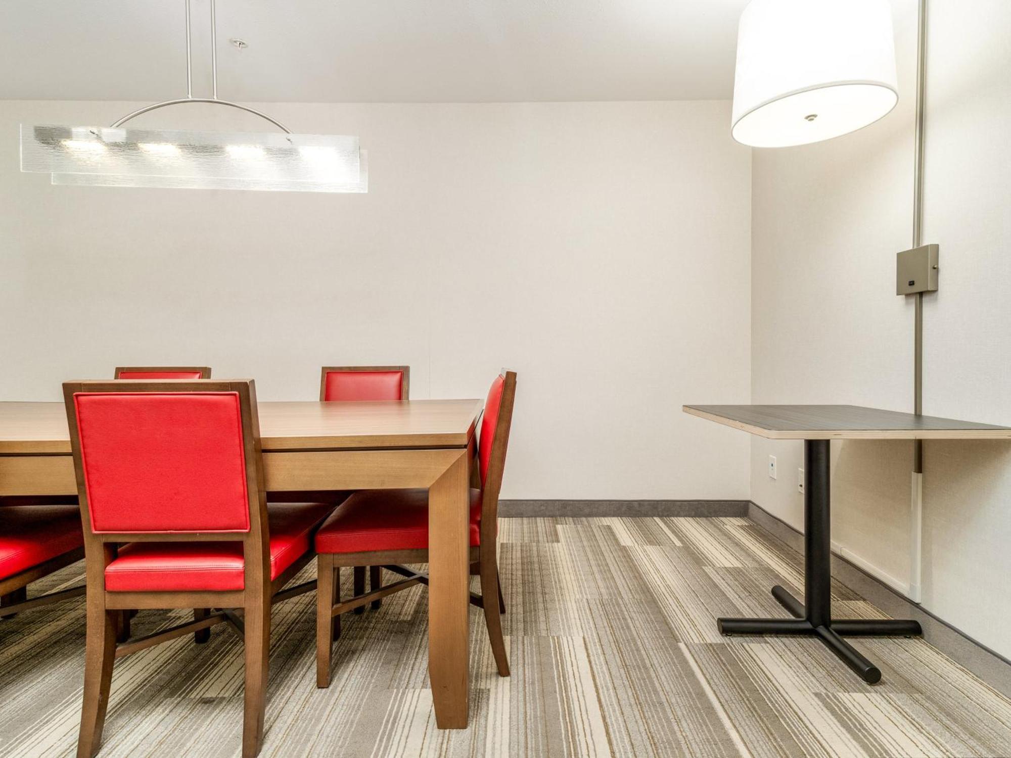 Holiday Inn Express & Suites Medicine Hat By Ihg מראה חיצוני תמונה