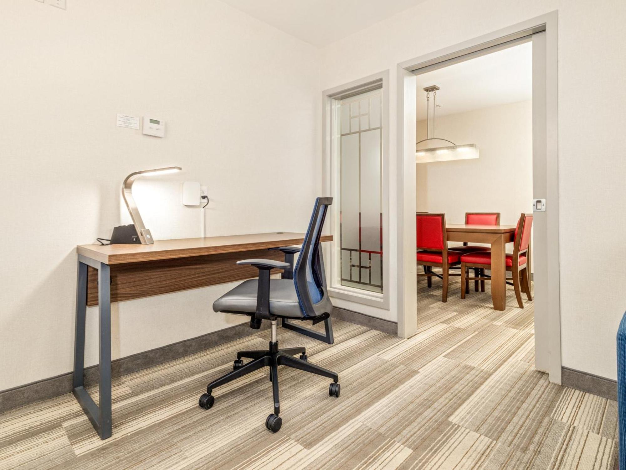 Holiday Inn Express & Suites Medicine Hat By Ihg מראה חיצוני תמונה