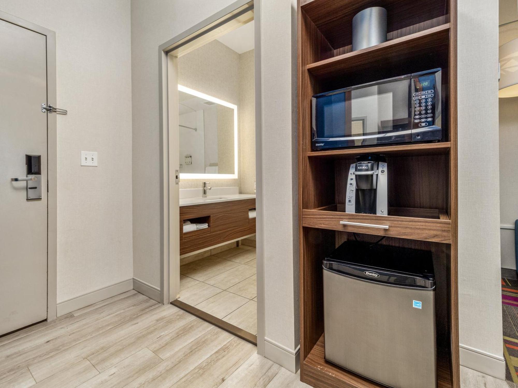Holiday Inn Express & Suites Medicine Hat By Ihg מראה חיצוני תמונה