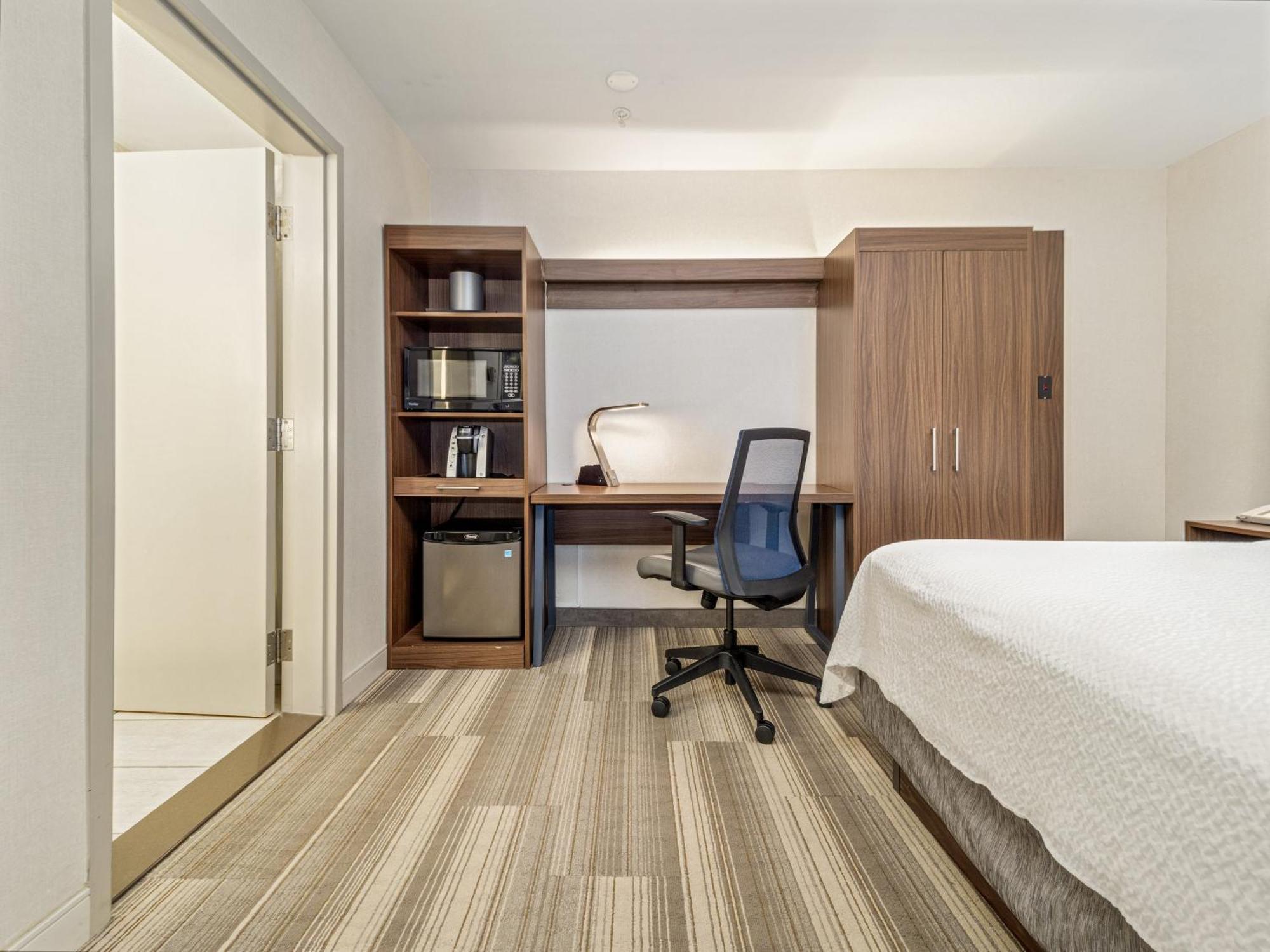 Holiday Inn Express & Suites Medicine Hat By Ihg מראה חיצוני תמונה